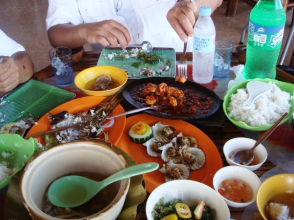 A Full Table for a Full Tummy